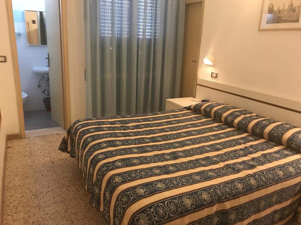 Hotel Riva Rimini Luaran gambar