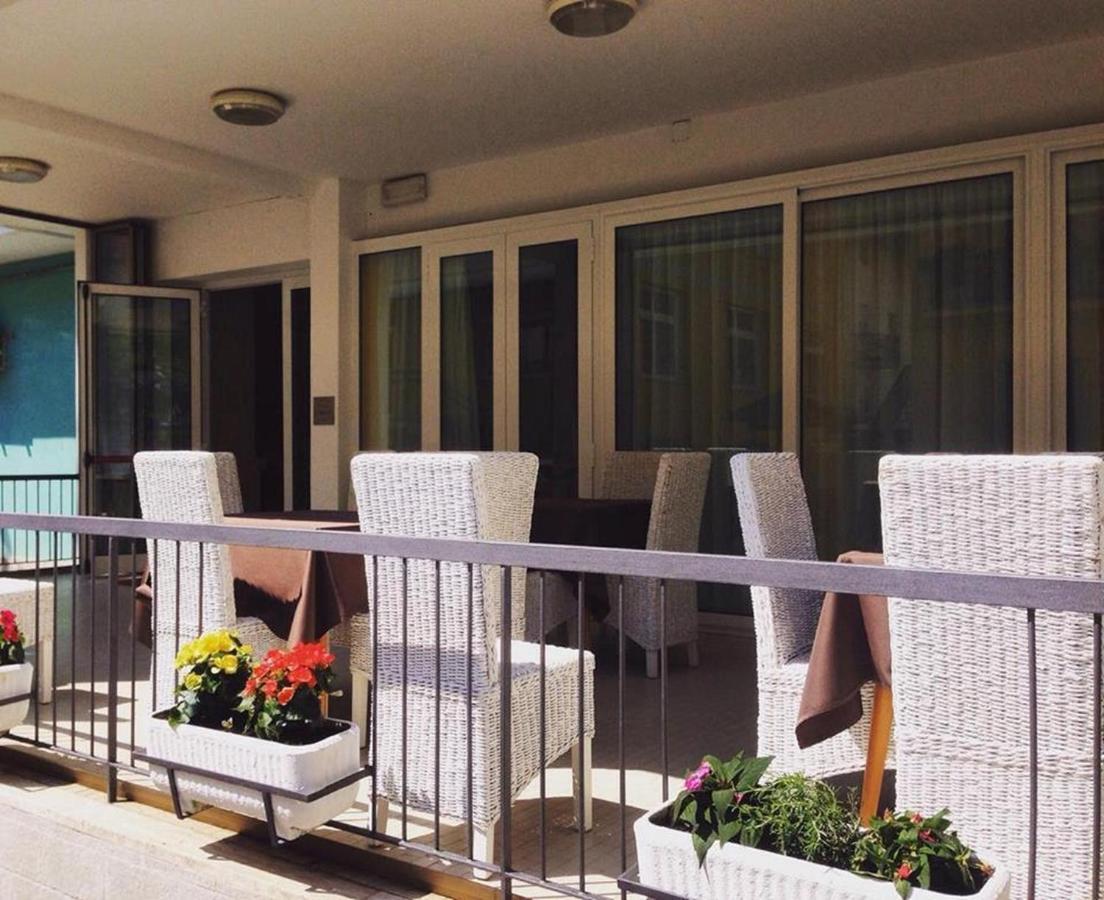 Hotel Riva Rimini Luaran gambar
